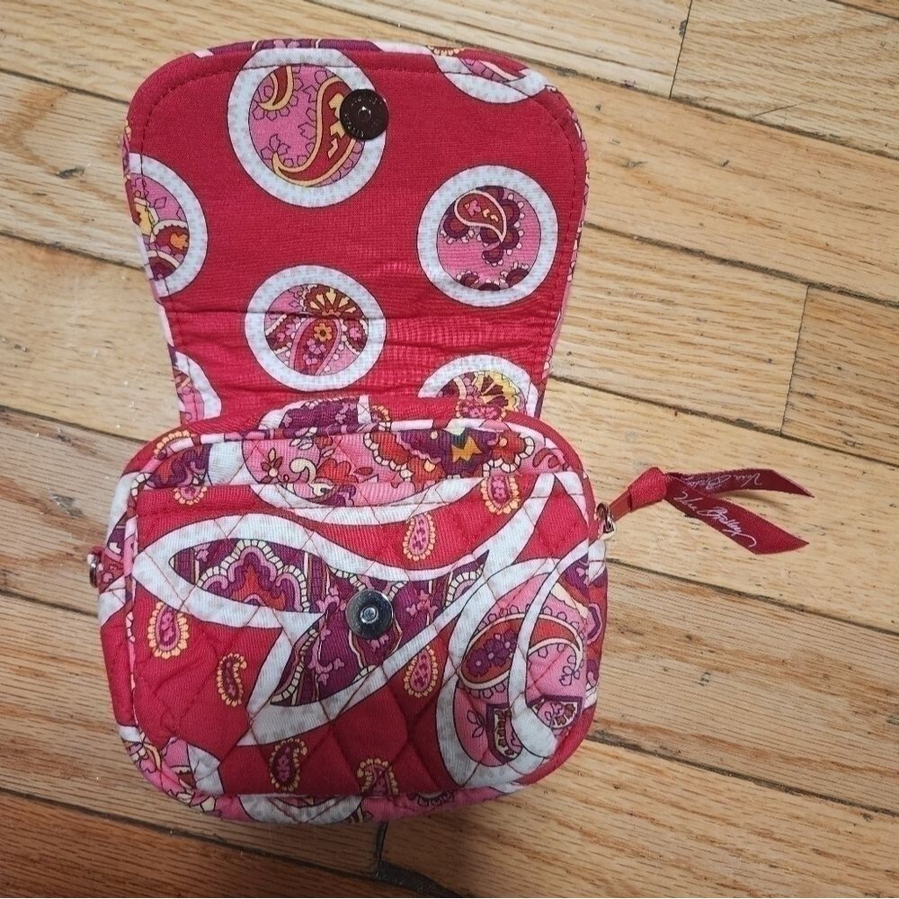 Vera Bradley Quilted Wristlet Wallet Red Paisley Floral Print Small Zip Pouch - Picture 7 of 8